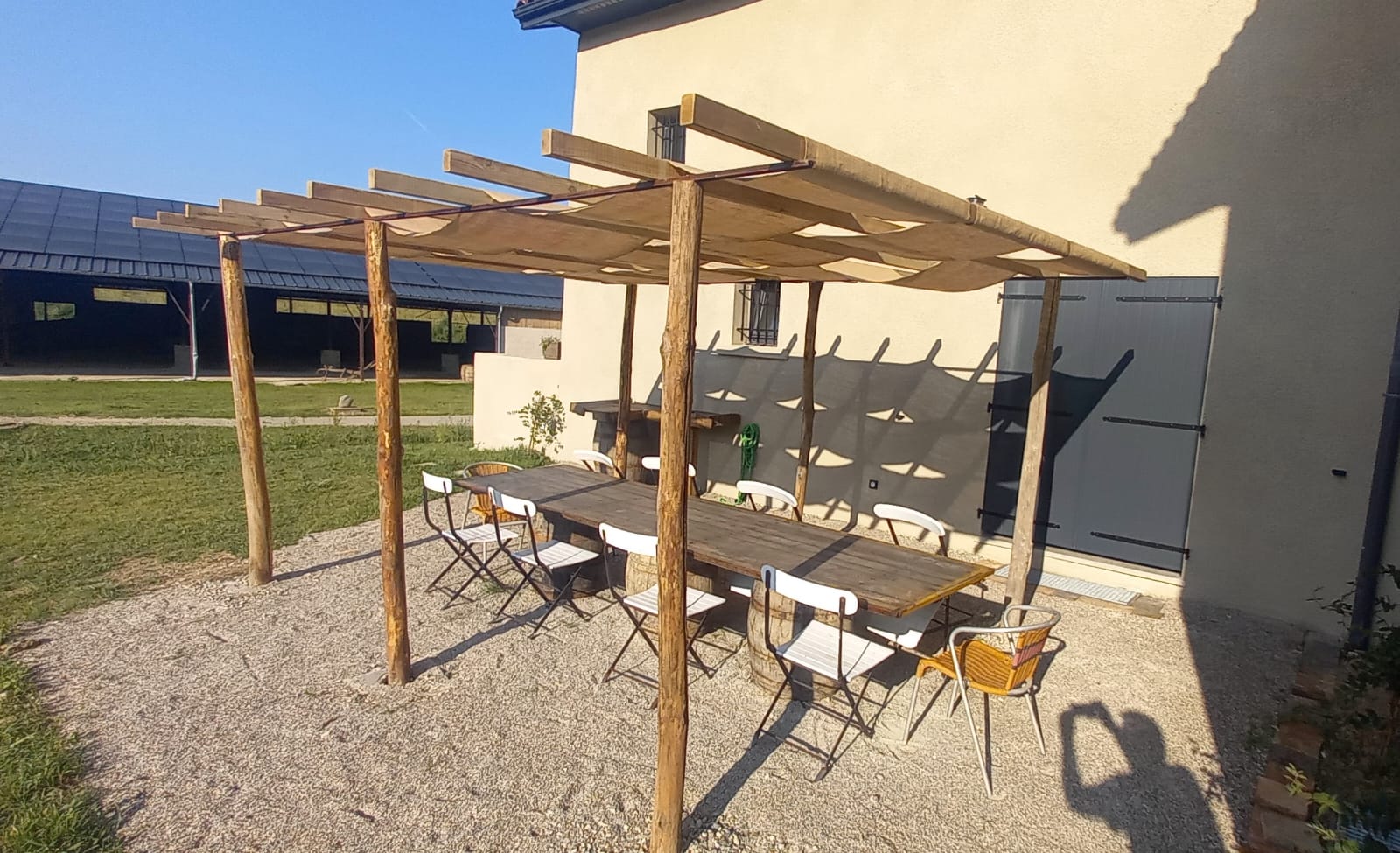 gite Bourguoin domaine du loup pergola